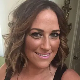 The starting selfie: a woman's photo